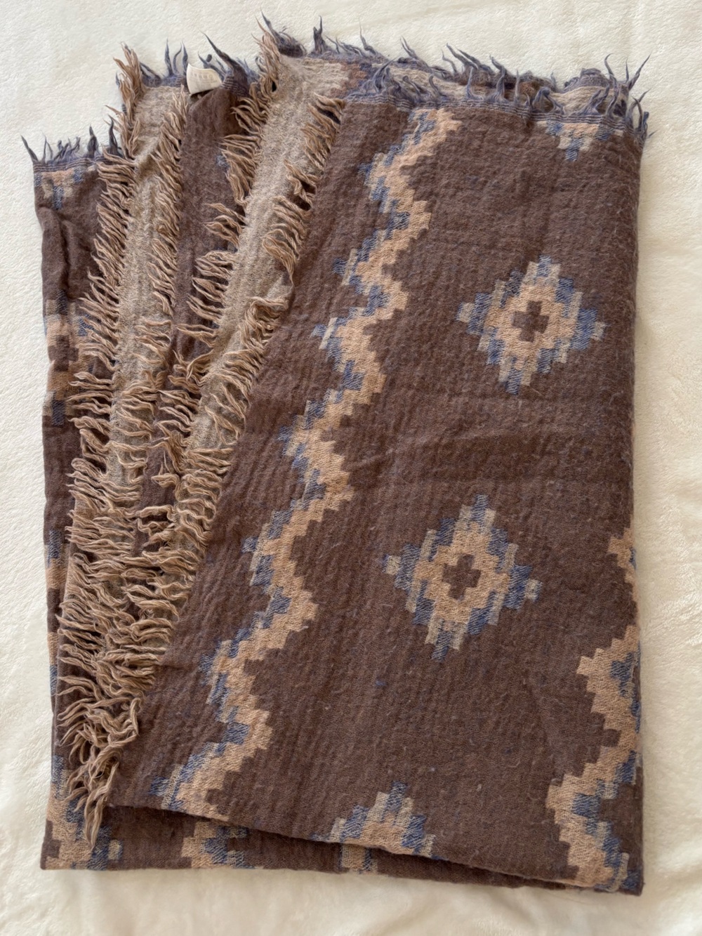 Aritzia Wilfred diamond mosaic blanket scarf